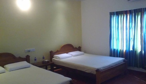 Chambre Triple Standard, 2 lits doubles