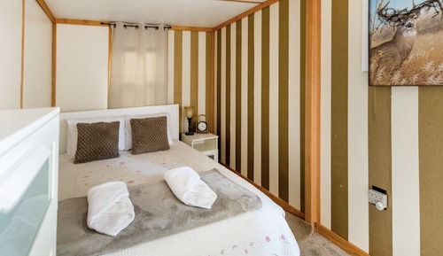 Cabane, 2 chambres, piscine privée