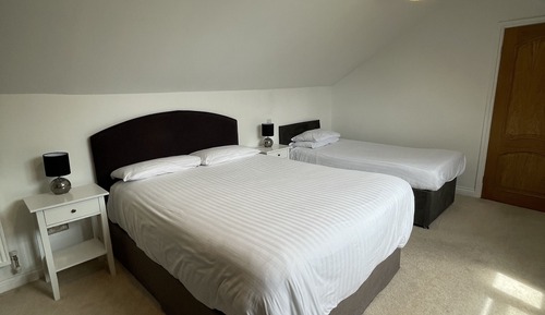 Chambre Classique Double ou avec lits jumeaux, salle de bains attenante