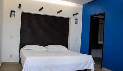 Chambre Standard, 1 très grand lit, vue piscine, côté jardin