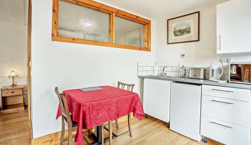 Appartement, salle de bains attenante, vue cour intérieure (The Old Cart House)