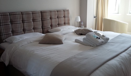 Chambre Double Standard, 1 lit double ( Loch View)