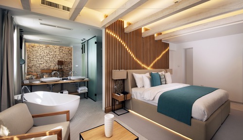 King suite with sea view in Historical building