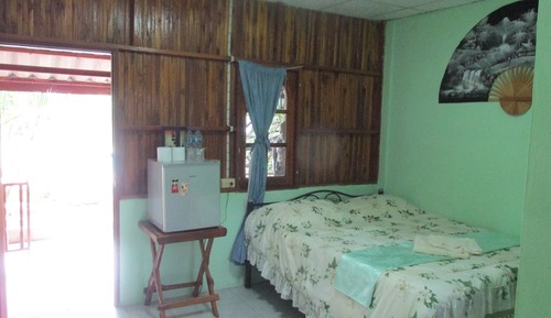 Chambre Double Standard, 1 grand lit, non-fumeurs, accès piscine