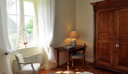 Chambre Double, salle de bains attenante, vue jardin (MEUNIER)