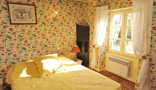 Chambre Double, vue jardin (CERISE BOUQUET)