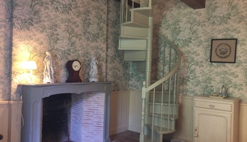 Chambre avec lits jumeaux, salle de bains attenante, vue jardin (BIGNONE)