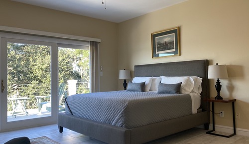 Chambre Deluxe, 1 très grand lit, patio, vue fleuve