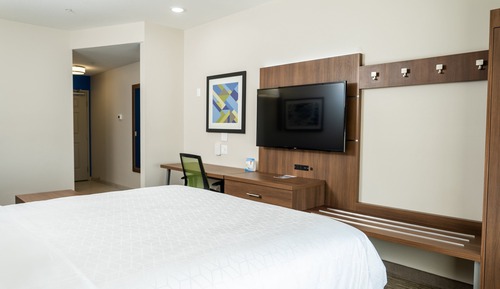 Chambre, 1 très grand lit, accessible aux personnes à mobilité réduite (Communications)