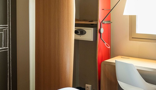 Chambre Double Supérieure, 1 lit double et 1 canapé-lit