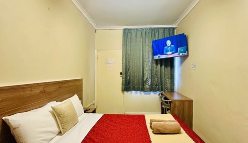 Chambre Double, 1 lit double (Upper Floor, Limited Parking)