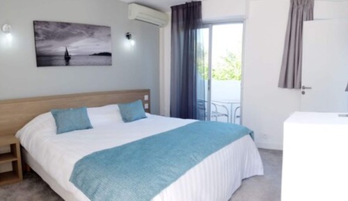 Chambre Deluxe Double ou avec lits jumeaux, terrasse, vue partielle sur la mer (Terrasse  )