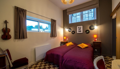 Chambre avec lits jumeaux, salle de bains privée (Aile)