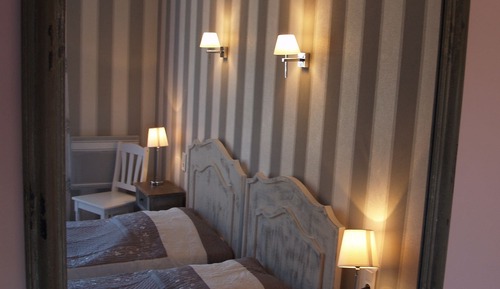 Chambre Double Confort, terrasse, vue piscine (14)