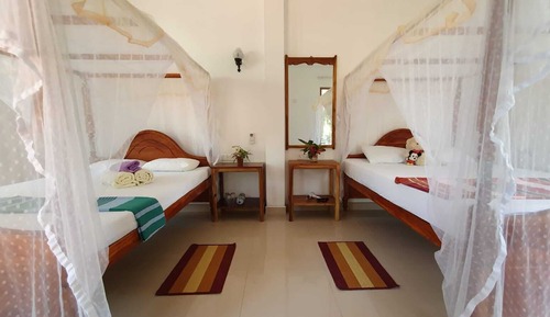 Chambre Familiale avec lits jumeaux, 1 chambre, balcon, vue partielle sur la mer