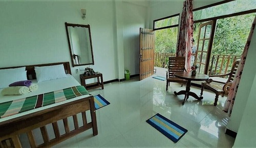 Chambre Double Deluxe, 1 très grand lit, vue jardin, rez-de-chaussée