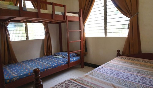 Maison (White, Quad Room)