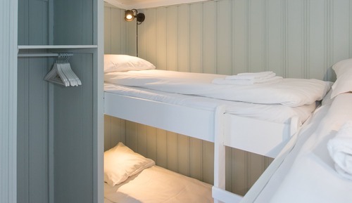 Cabane, salle de bains commune