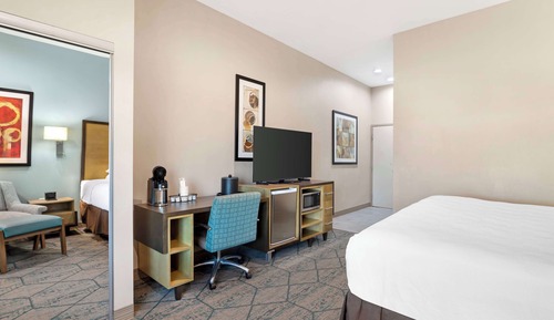Chambre Standard, 1 très grand lit, accessible aux personnes à mobilité réduite, baignoire