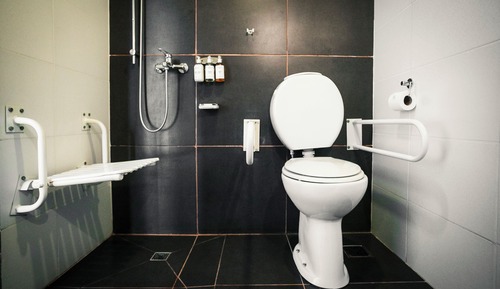 Chambre Confort avec lits jumeaux, accessible aux personnes à mobilité réduite