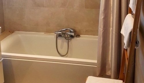 Appartement, salle de bains attenante, vue mer