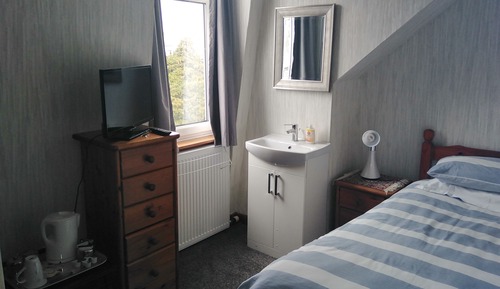 Chambre Simple, salle de bains commune