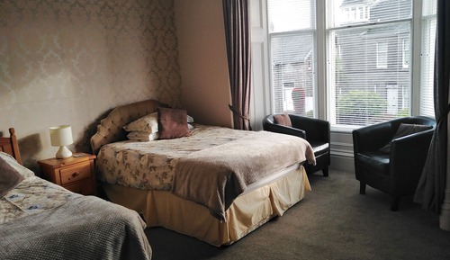 Chambre Triple Confort (with Shower)