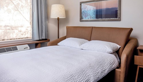 Suite, 1 très grand lit et 1 canapé-lit (Hearing Accessible)