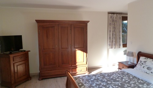 Chambre Double, salle de bains attenante, vue jardin