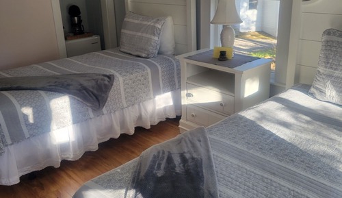 Chambre Standard avec lits jumeaux, salle de bains attenante (Cottage 16 - Not Pet Friendly)