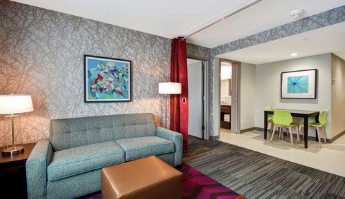 Suite, 1 très grand lit (Mobility & Hearing, Roll-in Shower)