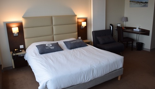 Chambre Triple, salle de bains attenante, vue mer