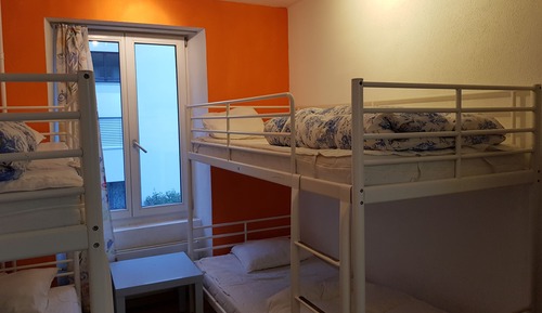Dortoir Partagé, femmes uniquement, salle de bains attenante (1 bed in 4 bed dorm)