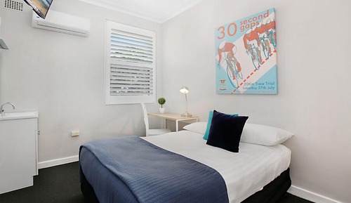 Chambre Double Standard, 1 lit double, salle de bains attenante, vue ville (T2 and T9)