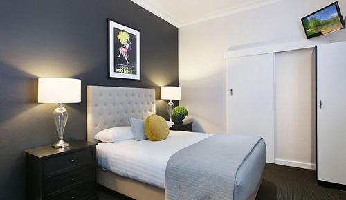 Chambre Double Standard, 1 lit double, salle de bains commune, vue ville (T10, T11 and T12)