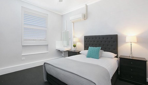 Chambre Double Standard, 2 lits une place, salle de bains commune, vue ville
