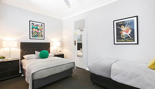 Chambre Standard Double ou avec lits jumeaux, 1 chambre, salle de bains attenante, vue ville (T1)