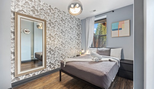 Chambre, 1 lit double, salle de bains commune