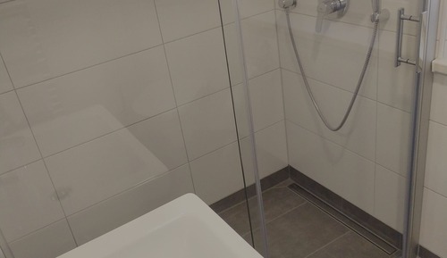 Chambre Simple, salle de bains attenante (Einzelzimmer)