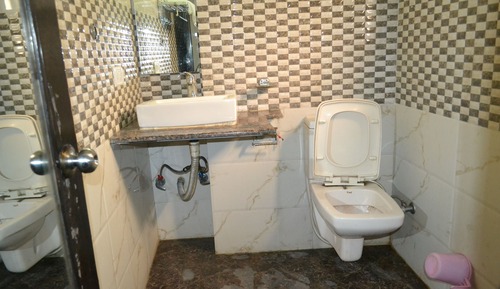 Chambre Deluxe (non AC with Complimentary Wi-Fi)