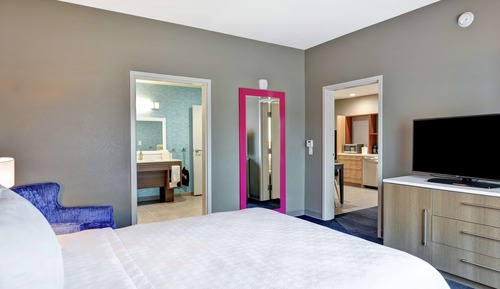 Suite, 1 grand lit, accessible aux personnes à mobilité réduite, baignoire