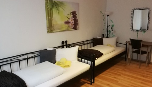 Chambre Standard avec lits jumeaux, salle de bains commune