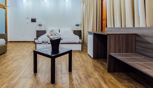 Chambre Deluxe Double ou avec lits jumeaux, baignoire à jets
