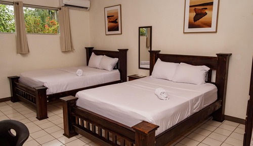 Appartement, 2 lits doubles, réfrigérateur et four à micro-ondes, rez-de-chaussée