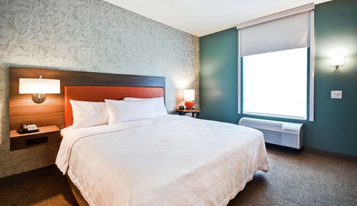 Suite, 1 très grand lit (Mobility & Hearing, Roll-in Shower)