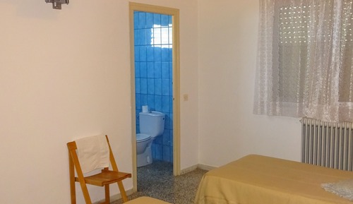 Chambre avec lits jumeaux, salle de bains privée