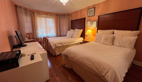 Chambre Familiale, 2 grands lits, salle de bains privée