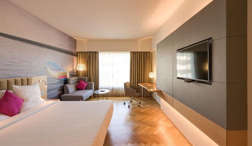Superior Room - Queen Bed