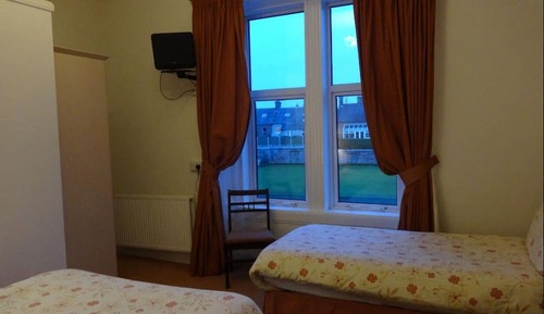 Chambre Familiale (2 Adults 1 Child)