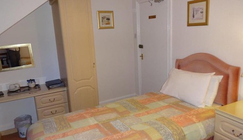 Chambre avec lits jumeaux, salle de bains privée (External)